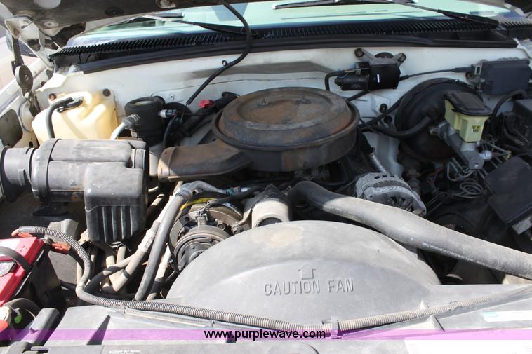 image for item D7928 1995 GMC Suburban SUV