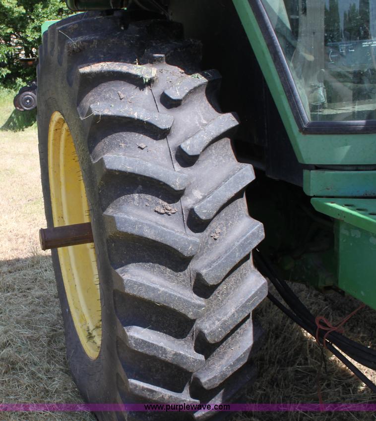 image for item A2712 John Deere 4240 tractor