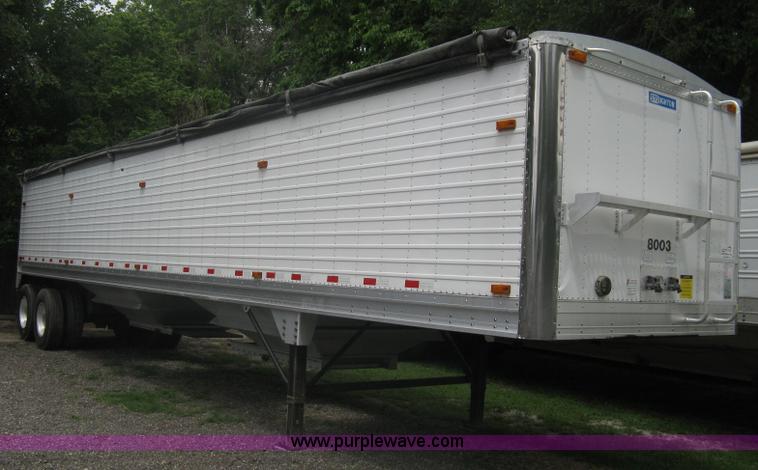 image for item A6372 2009 Stoughton grain trailer