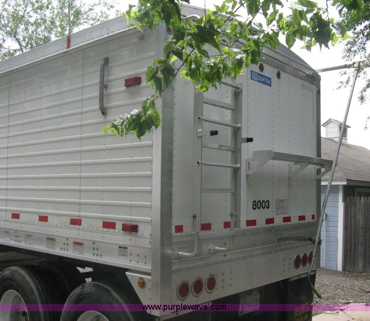 image for item A6372 2009 Stoughton grain trailer