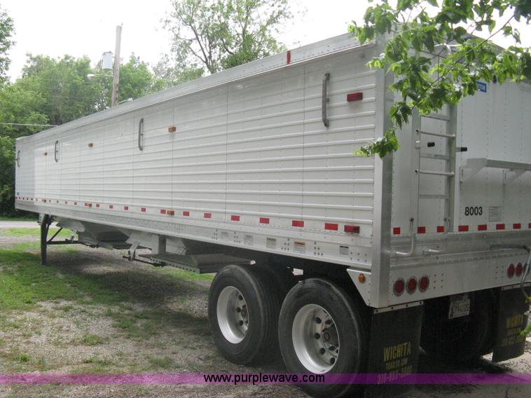 image for item A6372 2009 Stoughton grain trailer