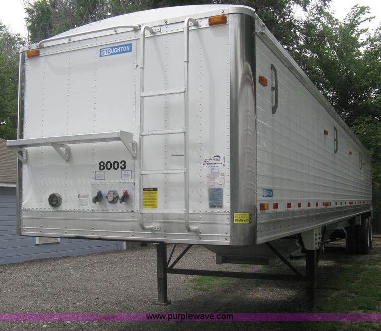 image for item A6372 2009 Stoughton grain trailer