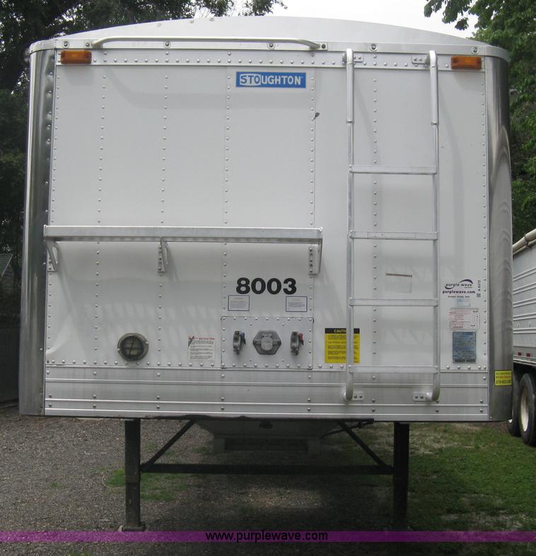 image for item A6372 2009 Stoughton grain trailer