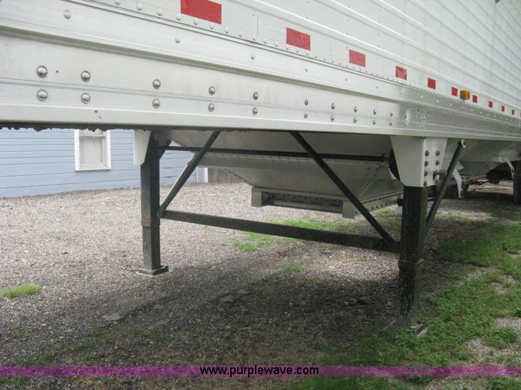 image for item A6372 2009 Stoughton grain trailer