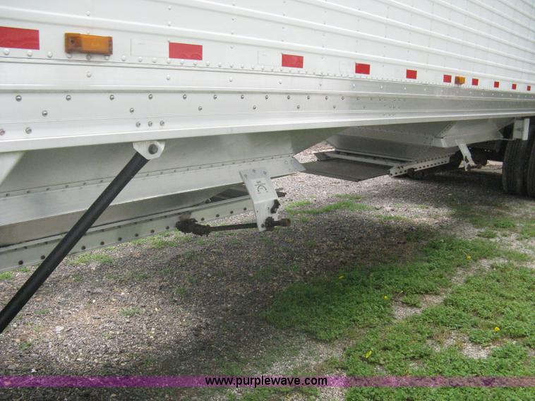image for item A6372 2009 Stoughton grain trailer
