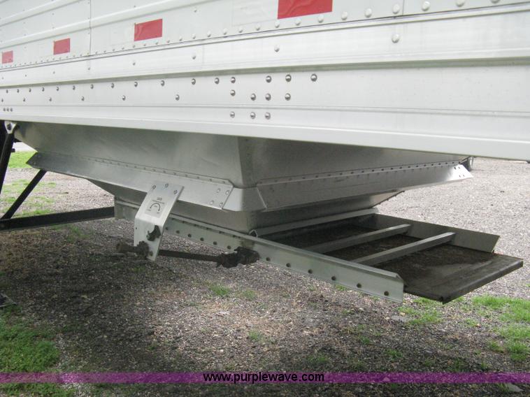 image for item A6372 2009 Stoughton grain trailer