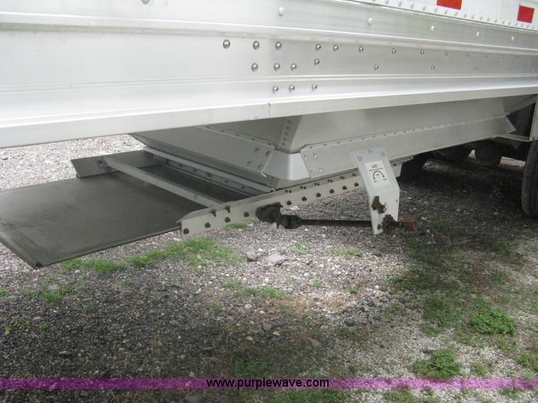 image for item A6372 2009 Stoughton grain trailer