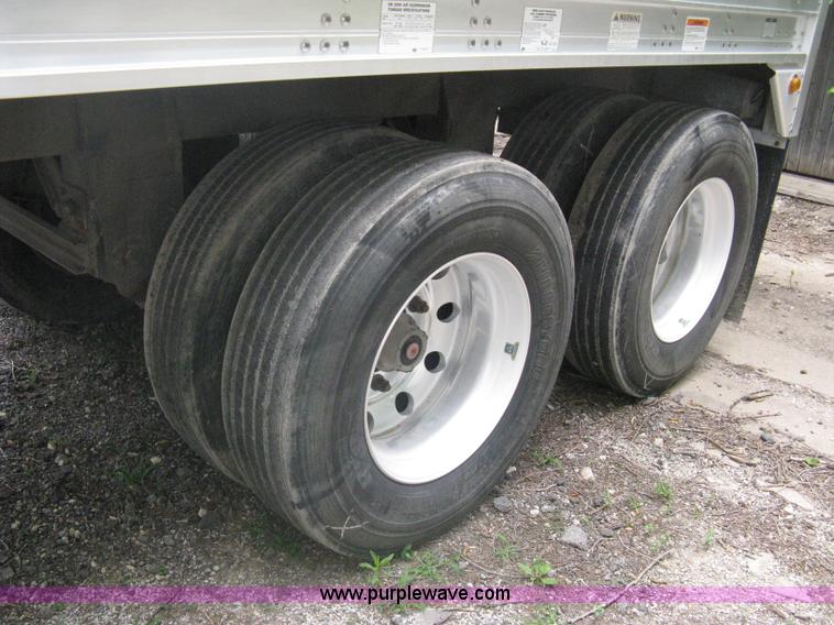 image for item A6372 2009 Stoughton grain trailer