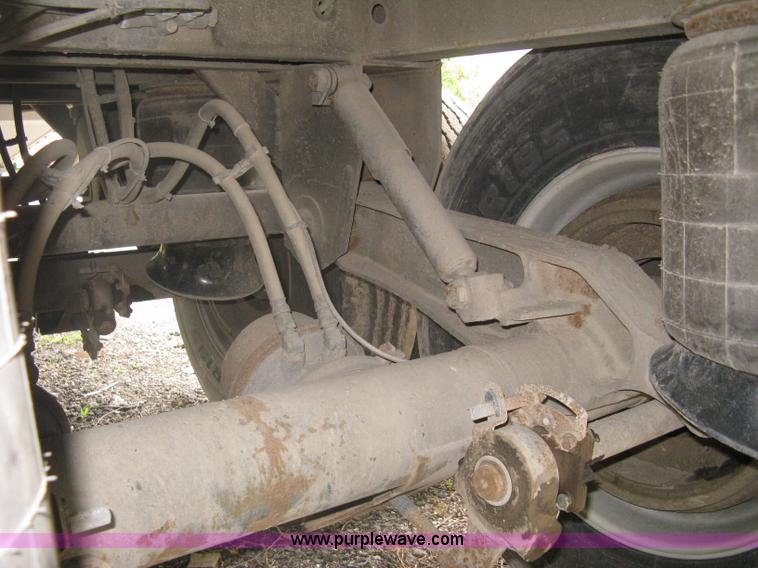 image for item A6372 2009 Stoughton grain trailer