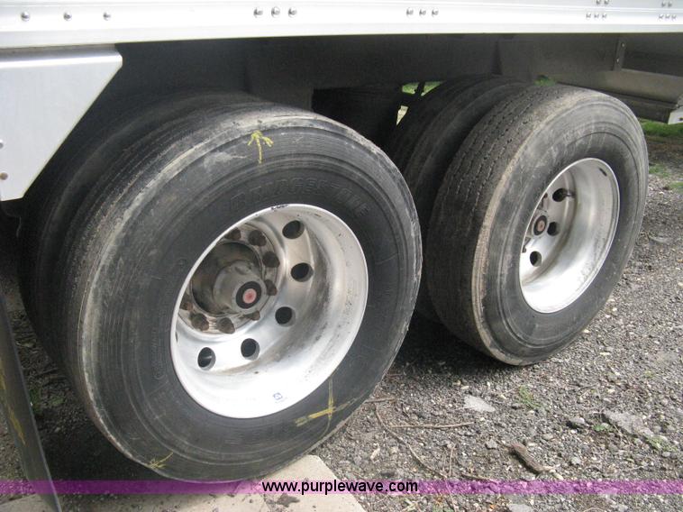 image for item A6372 2009 Stoughton grain trailer