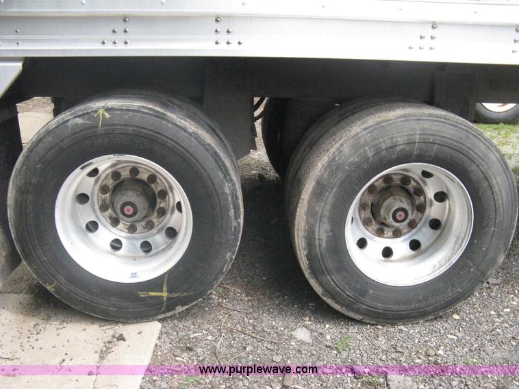 image for item A6372 2009 Stoughton grain trailer