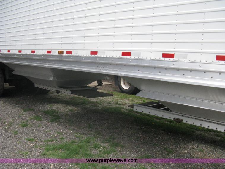 image for item A6372 2009 Stoughton grain trailer