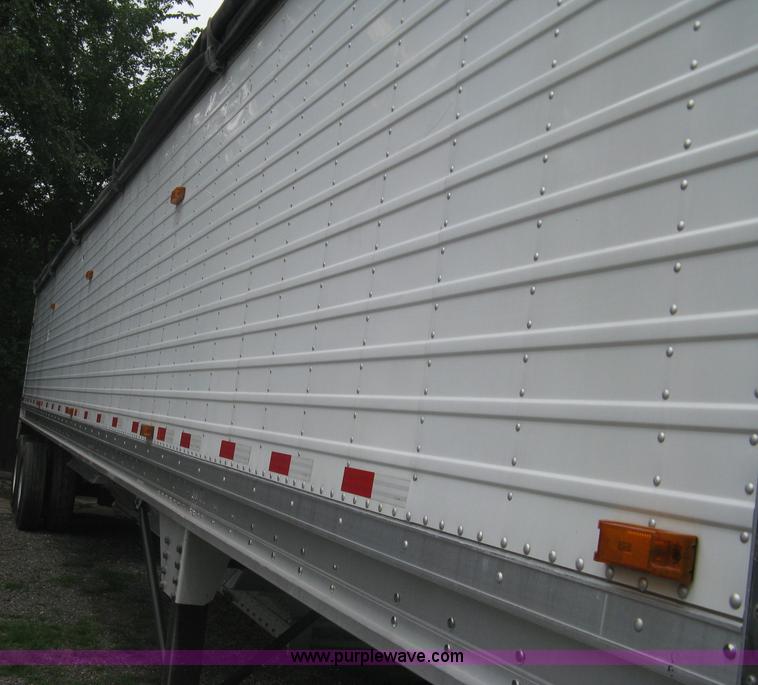 image for item A6372 2009 Stoughton grain trailer