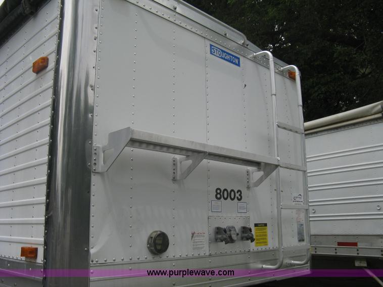 image for item A6372 2009 Stoughton grain trailer