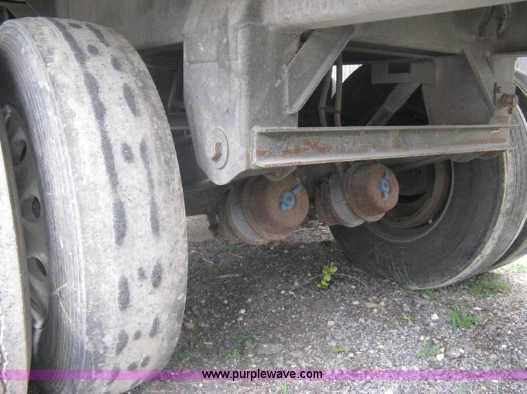 image for item A6372 2009 Stoughton grain trailer