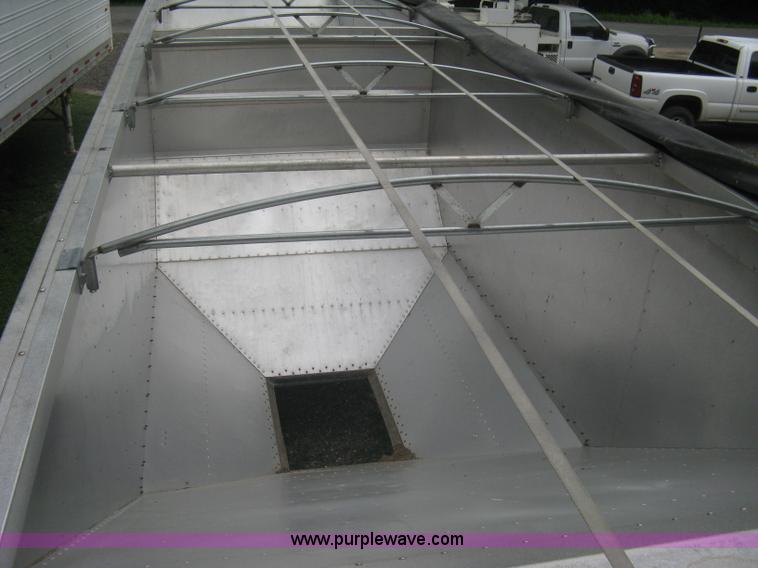image for item A6372 2009 Stoughton grain trailer
