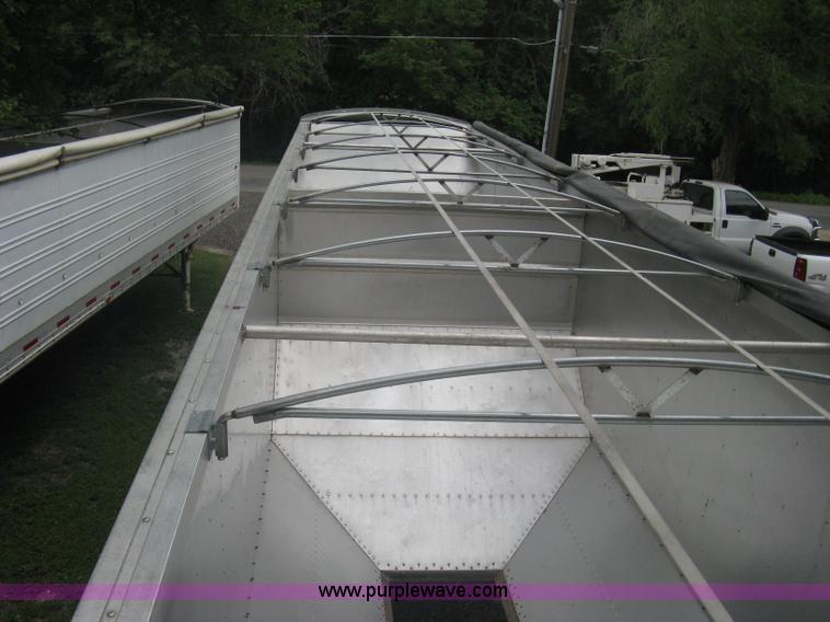 image for item A6372 2009 Stoughton grain trailer