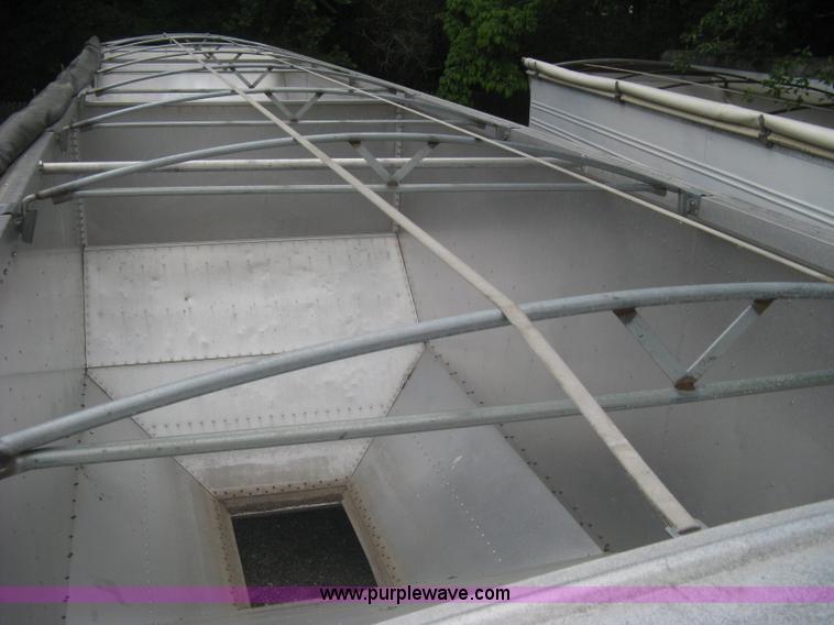 image for item A6372 2009 Stoughton grain trailer