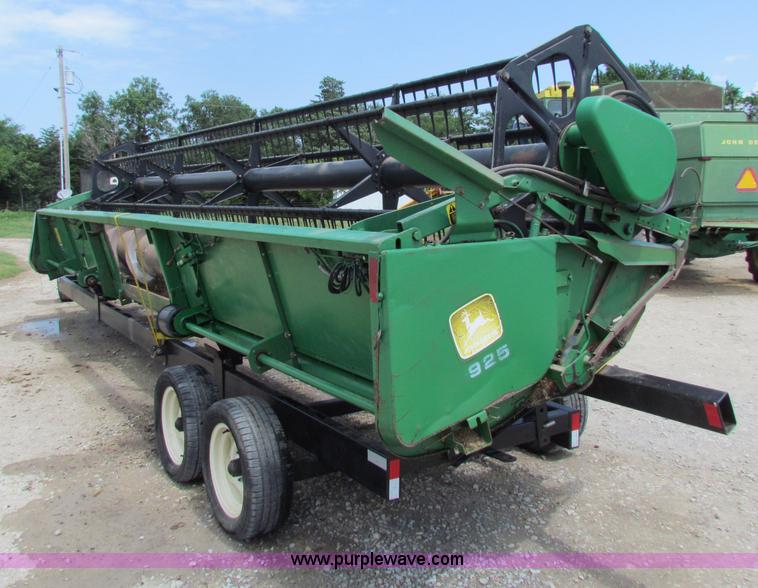 image for item B1284 1992 John Deere 925 flex platform header