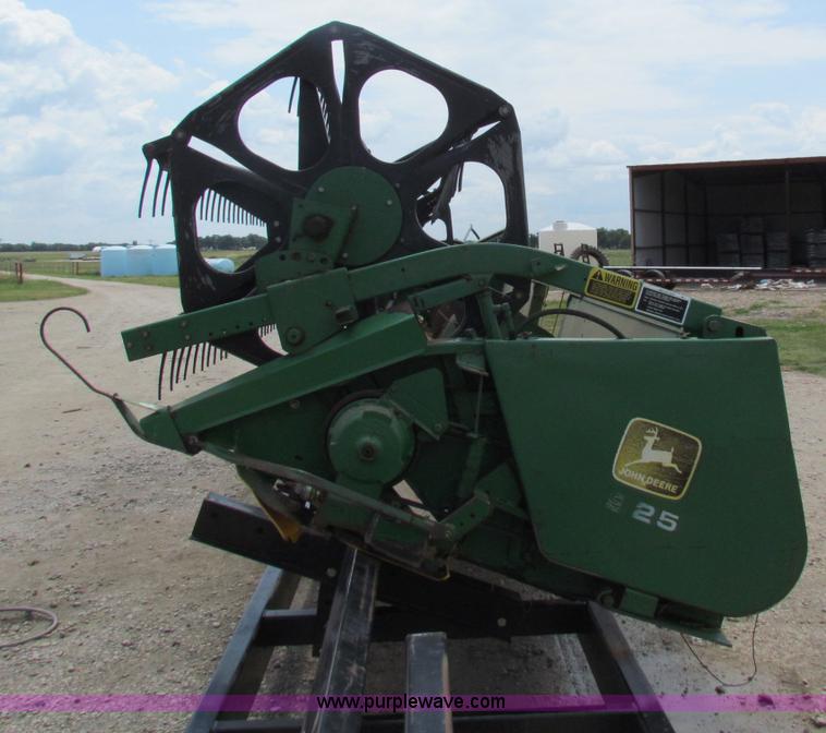 image for item B1284 1992 John Deere 925 flex platform header