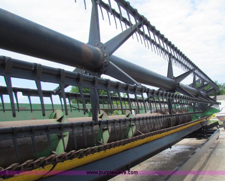 image for item B1284 1992 John Deere 925 flex platform header