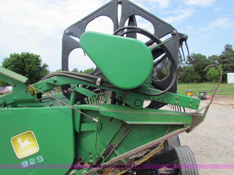 image for item B1284 1992 John Deere 925 flex platform header