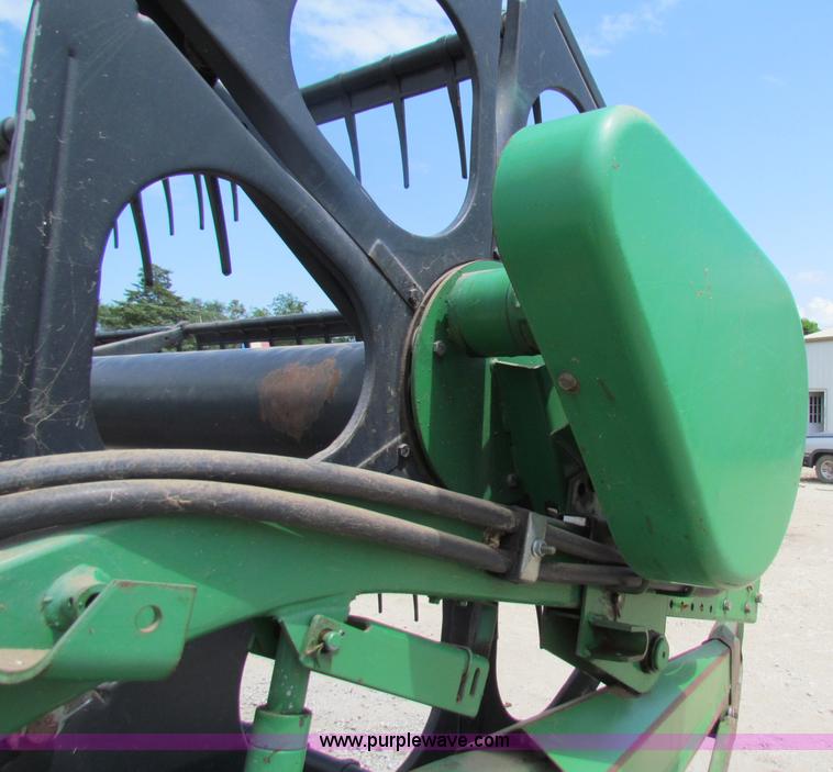 image for item B1284 1992 John Deere 925 flex platform header