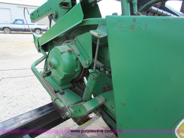 image for item B1284 1992 John Deere 925 flex platform header