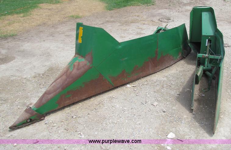 image for item B1284 1992 John Deere 925 flex platform header