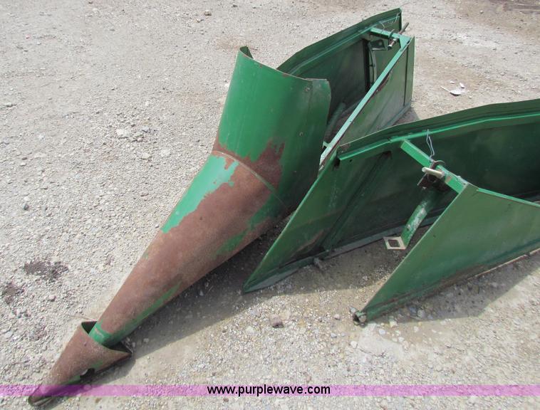 image for item B1284 1992 John Deere 925 flex platform header