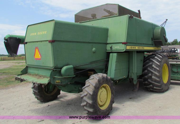 image for item B1286 John Deere 7700 combine
