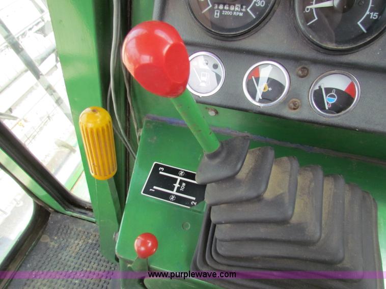 image for item B1286 John Deere 7700 combine