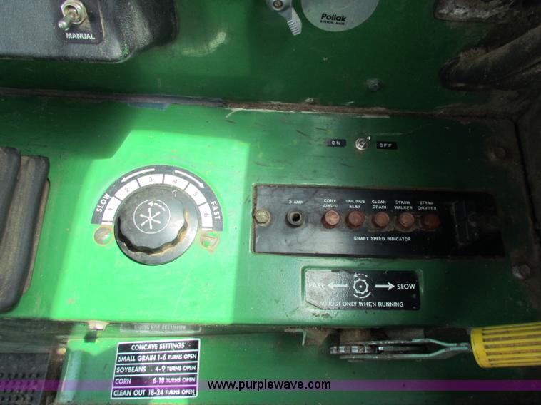 image for item B1286 John Deere 7700 combine