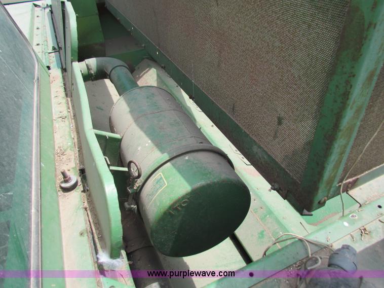 image for item B1286 John Deere 7700 combine