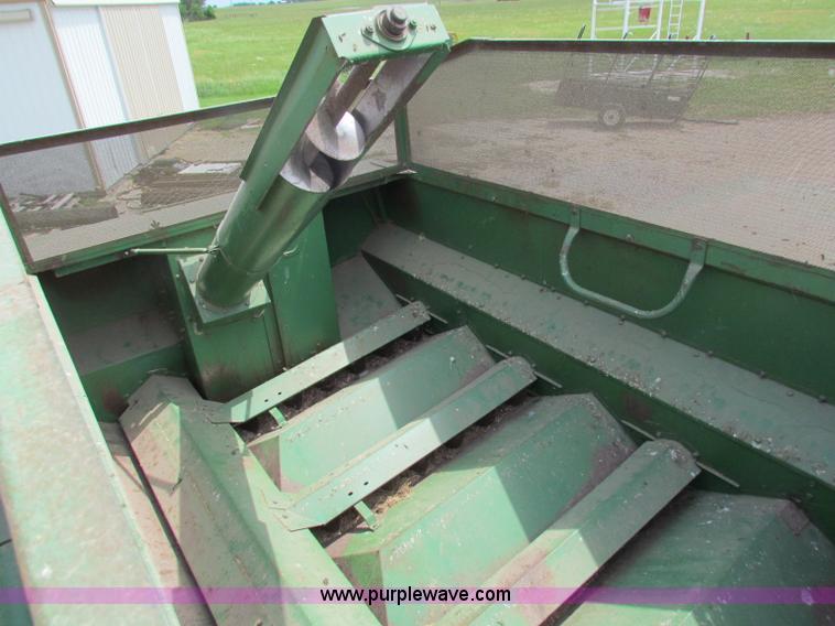 image for item B1286 John Deere 7700 combine