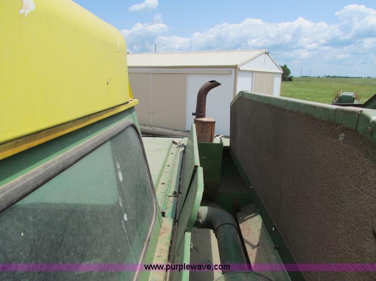 image for item B1286 John Deere 7700 combine