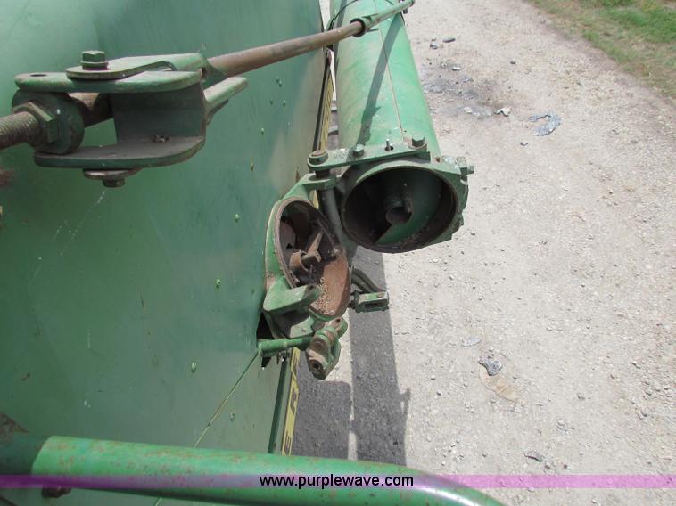 image for item B1286 John Deere 7700 combine