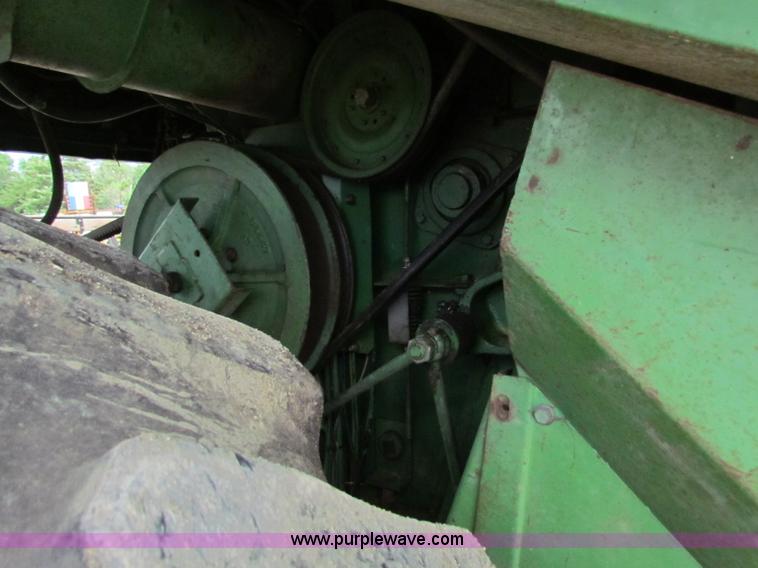 image for item B1286 John Deere 7700 combine