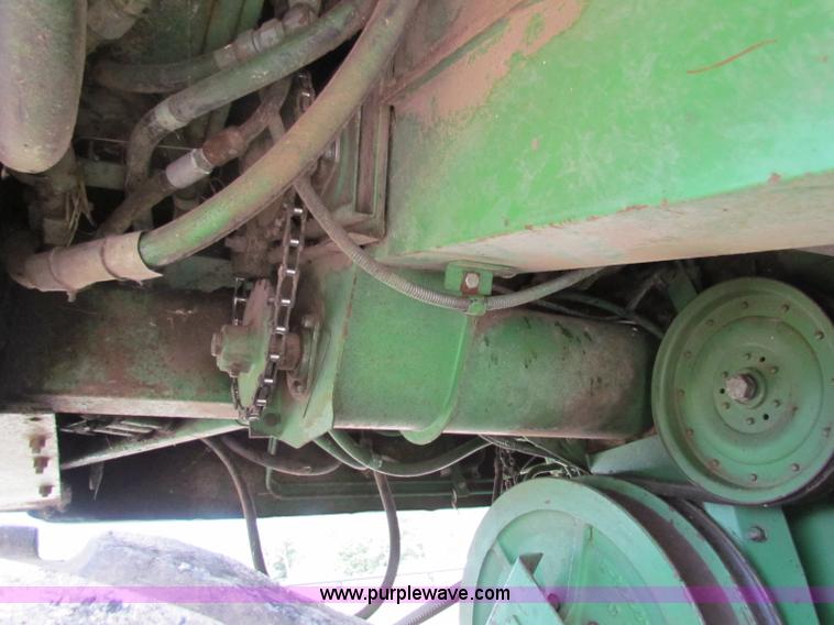 image for item B1286 John Deere 7700 combine