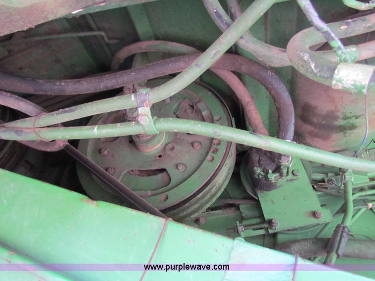 image for item B1286 John Deere 7700 combine