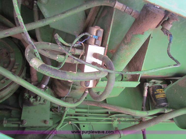 image for item B1286 John Deere 7700 combine