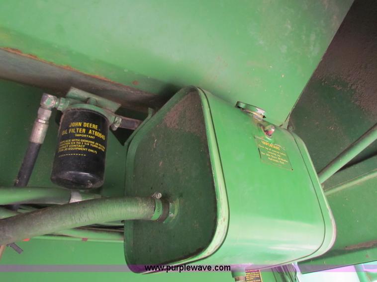 image for item B1286 John Deere 7700 combine