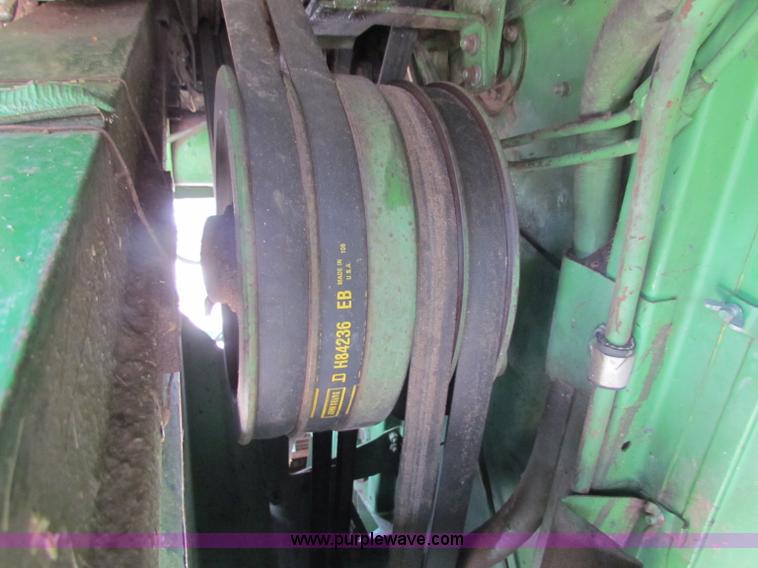 image for item B1286 John Deere 7700 combine