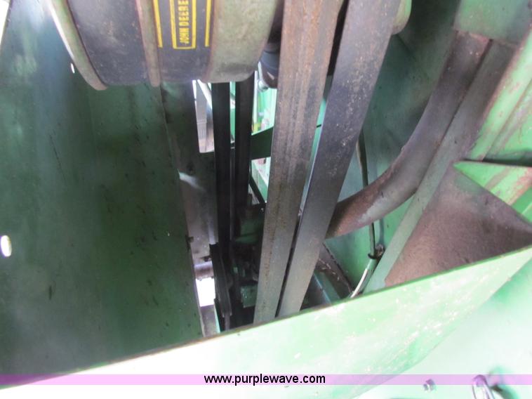 image for item B1286 John Deere 7700 combine
