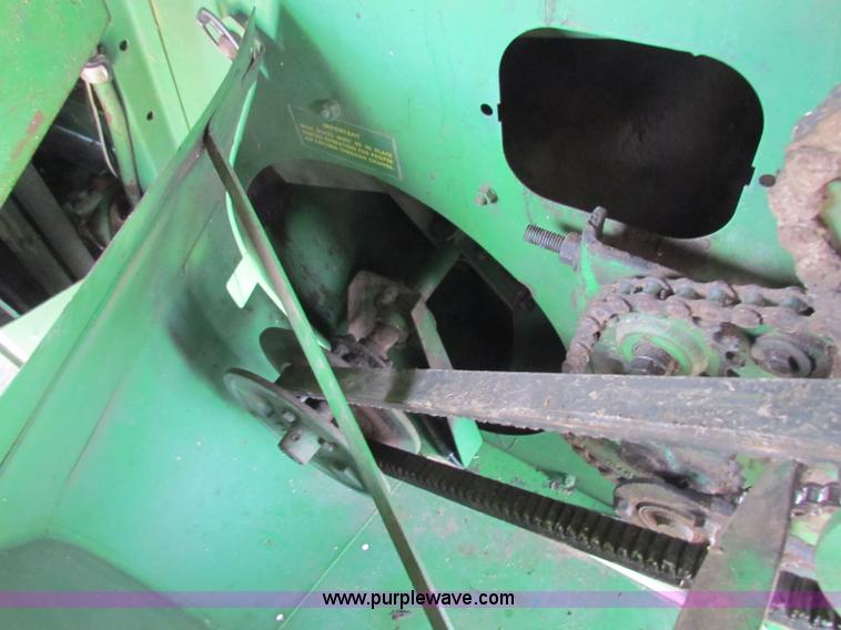 image for item B1286 John Deere 7700 combine