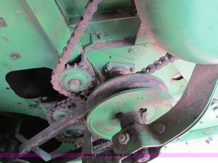 image for item B1286 John Deere 7700 combine