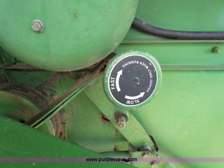 image for item B1286 John Deere 7700 combine