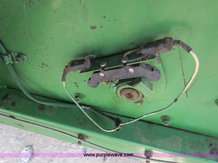 image for item B1286 John Deere 7700 combine