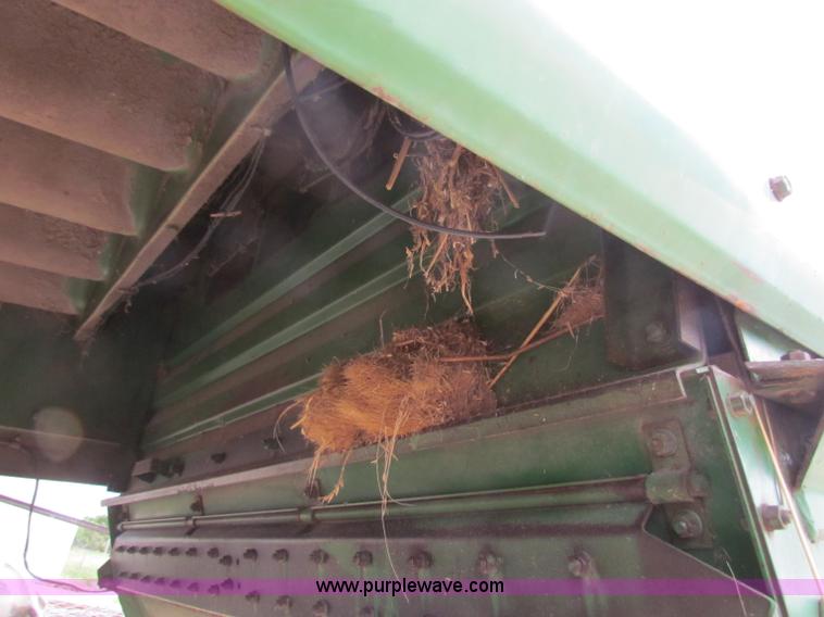 image for item B1286 John Deere 7700 combine