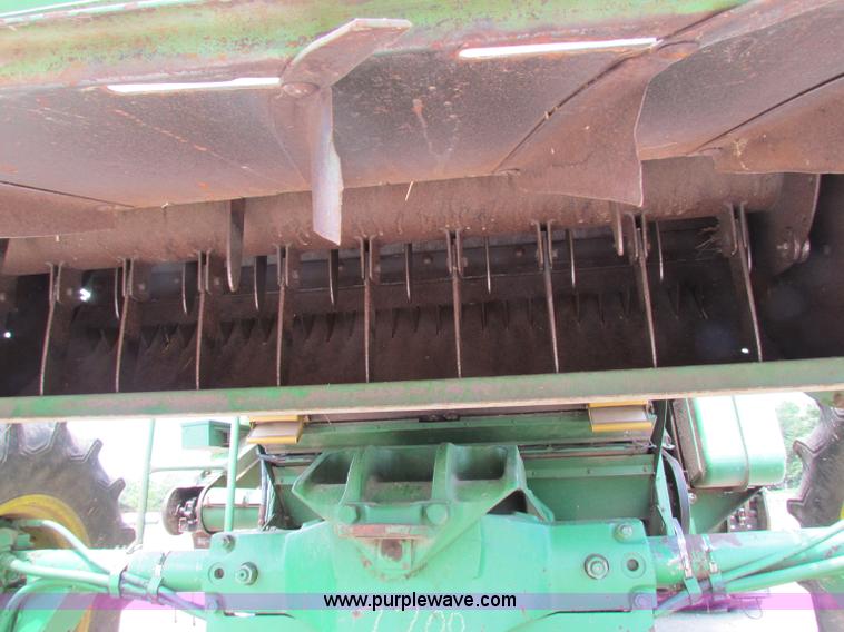 image for item B1286 John Deere 7700 combine